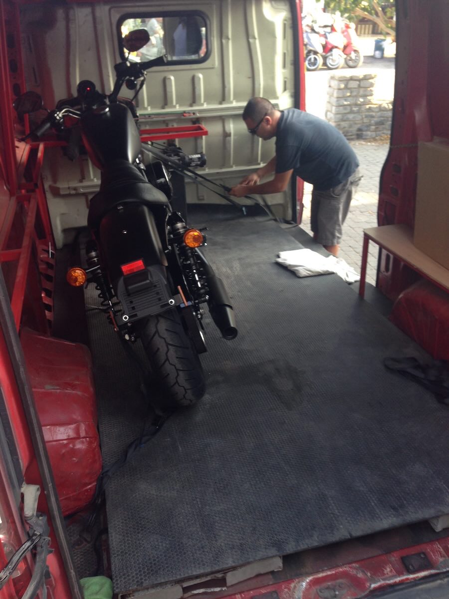 Servizio di trasporto moto Khaan Moto